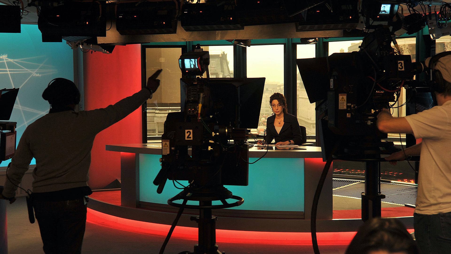 BBC News Persian TV marks 15 years on air