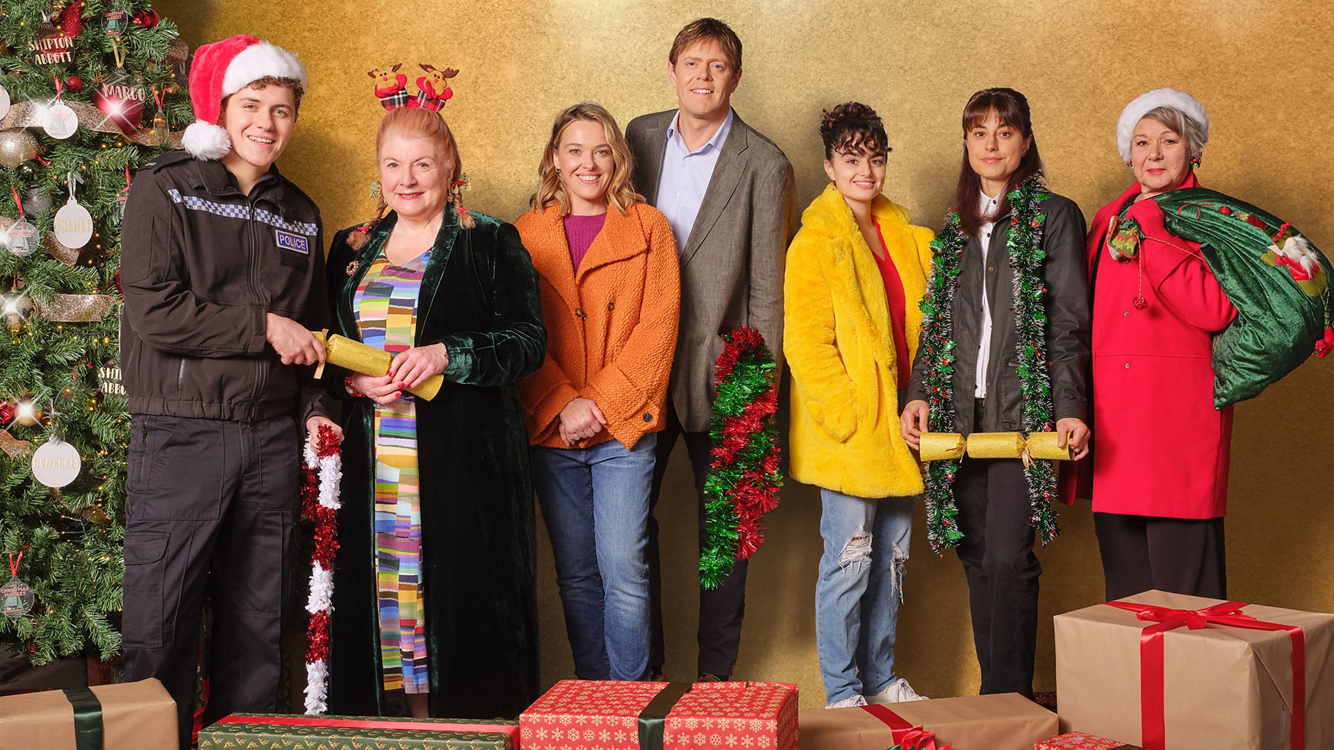 Beyond Paradise Christmas Special cast tease potentially supernatural  mystery and reveal their childhood nativity roles