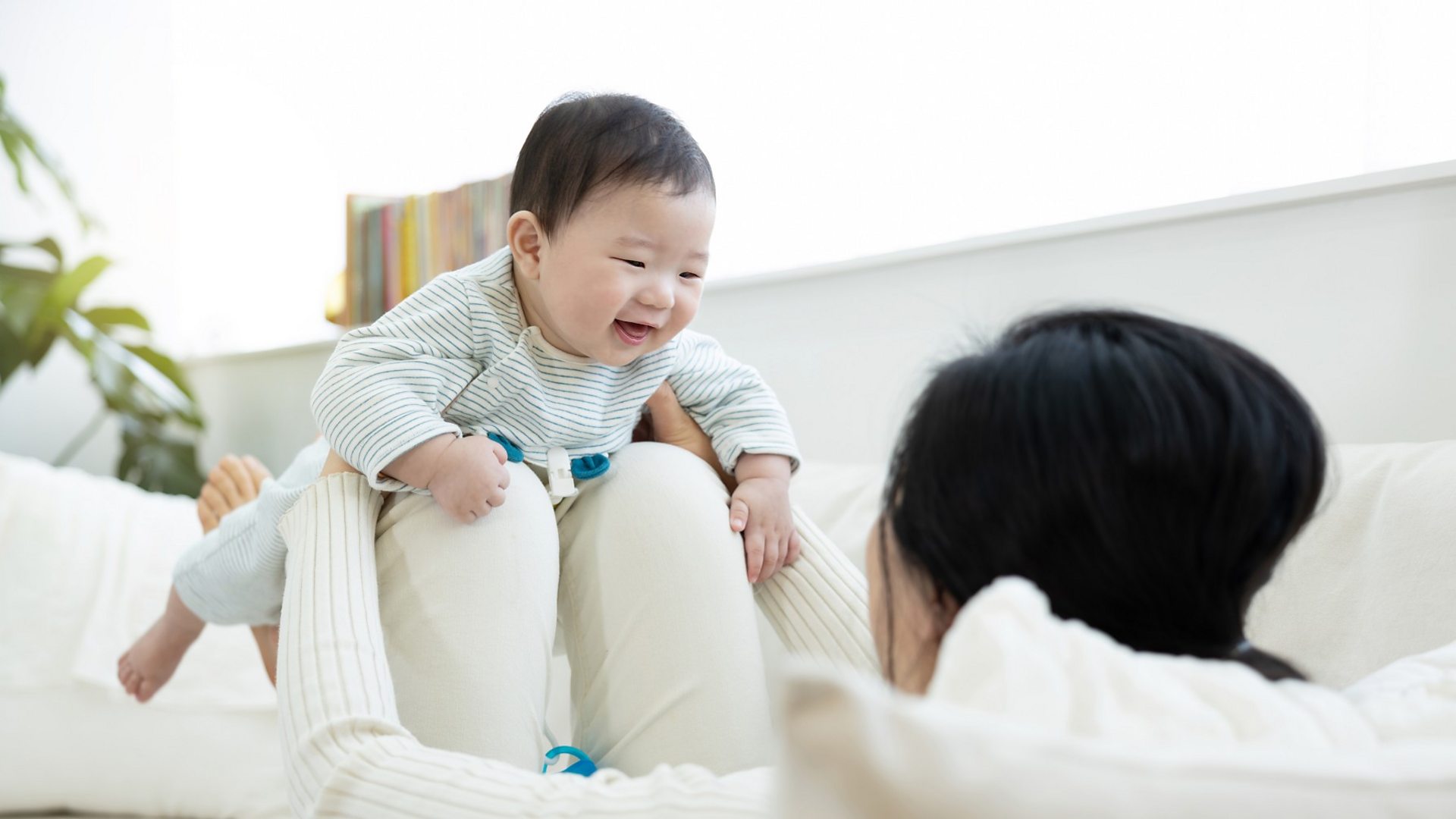 A mother and child in South Korea (Credit: Getty Images)