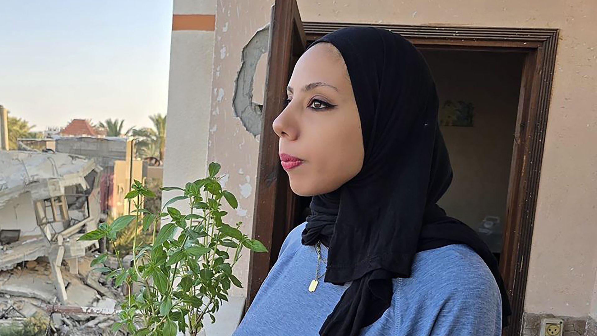Hanya Aljamal on her balcony (Credit: Hanya Aljamal)