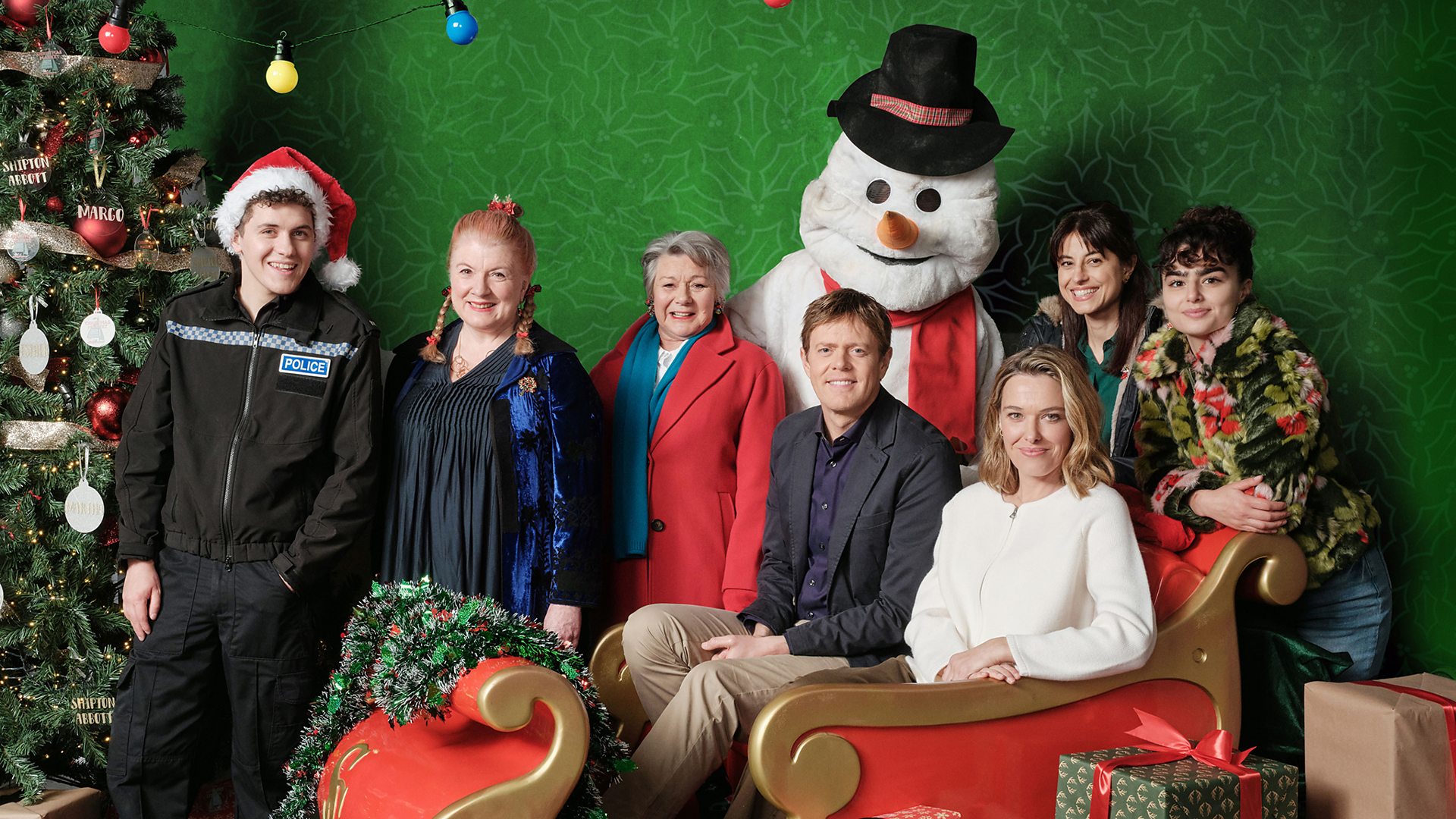 Beyond Paradise Christmas Special cast tease a festive surprise ...