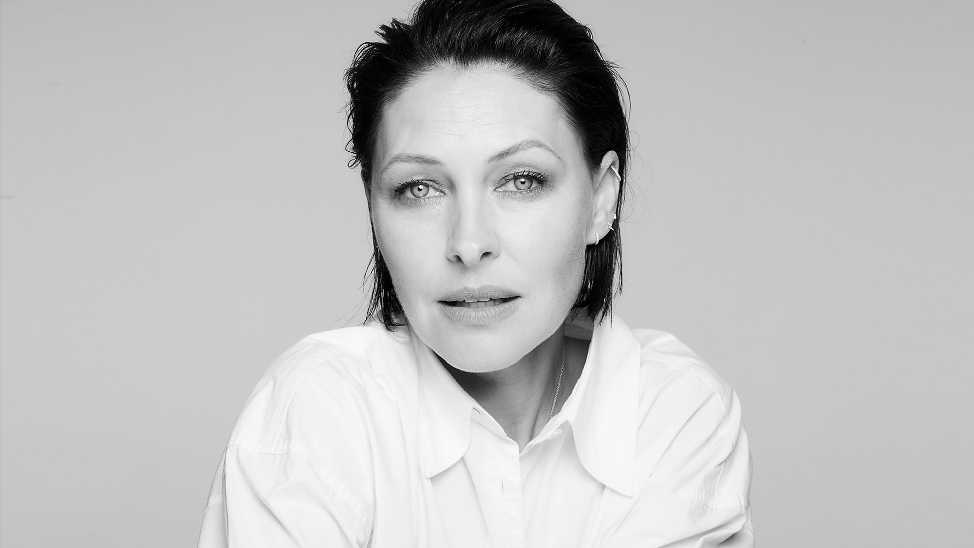 Emma Willis presenta un vibrante programa en vivo los sábados por Radio 2