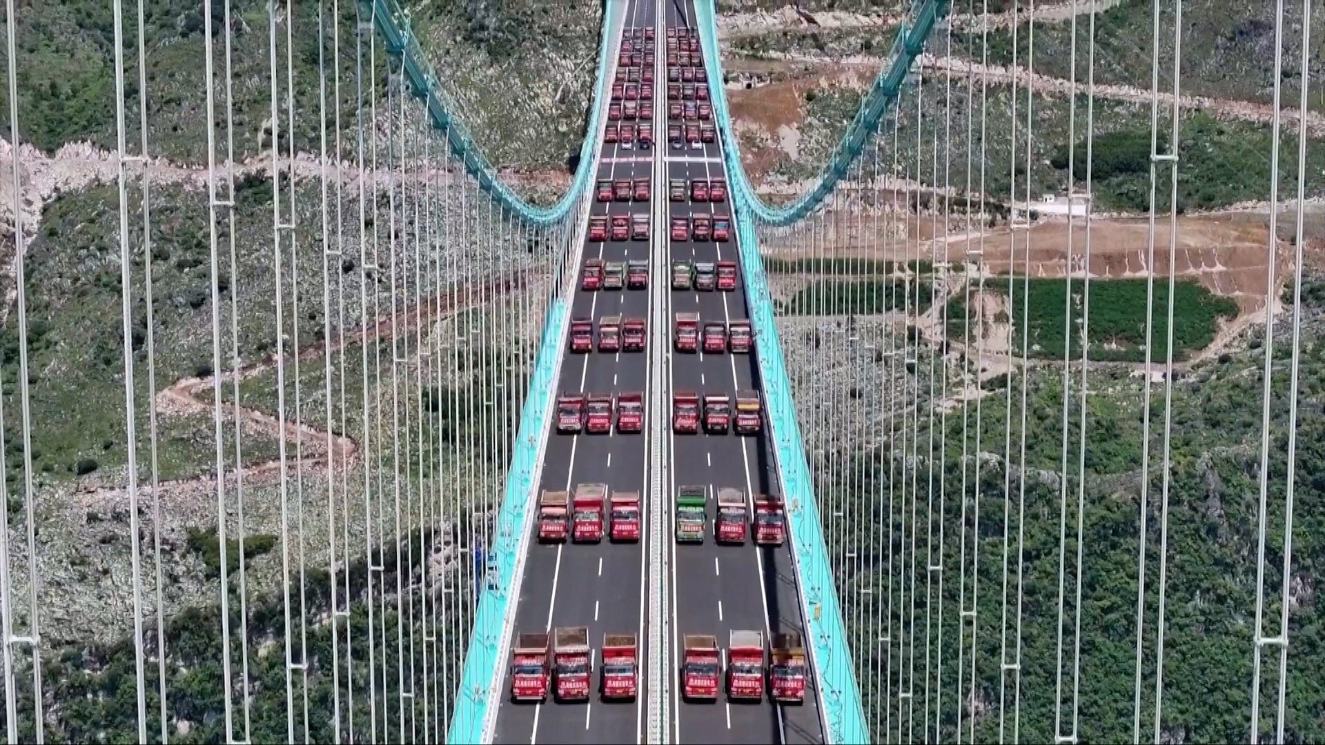 China's Huajiang Grand Canyon Bridge Passes Load-Bearing Test