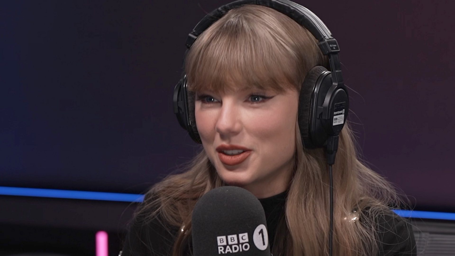 Taylor Swift – At The BBC Radio 1 ライブ Radio 1 ♥ Taylor Swift - YouTube