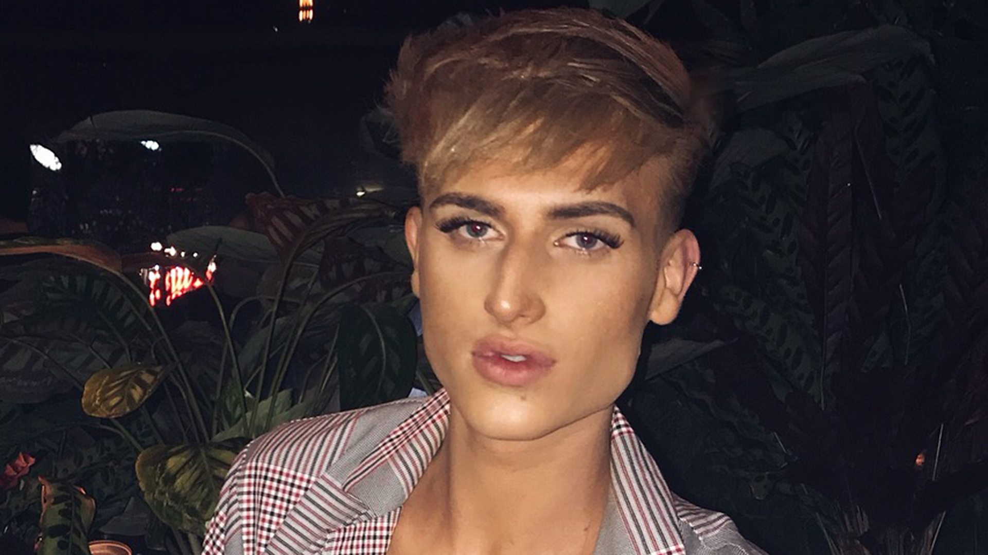 Callum prefers not to message first