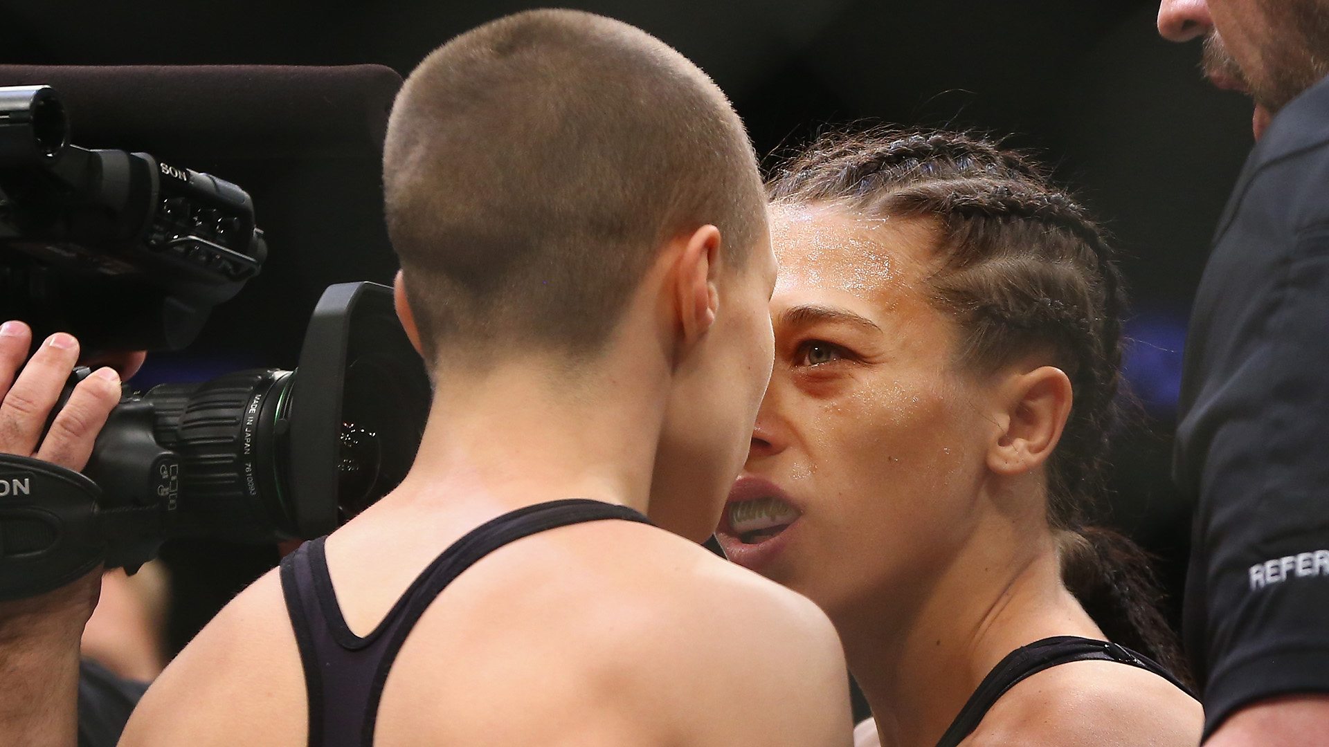 Joanna Jedrzejczyk v Rose Namajunas at UFC 217