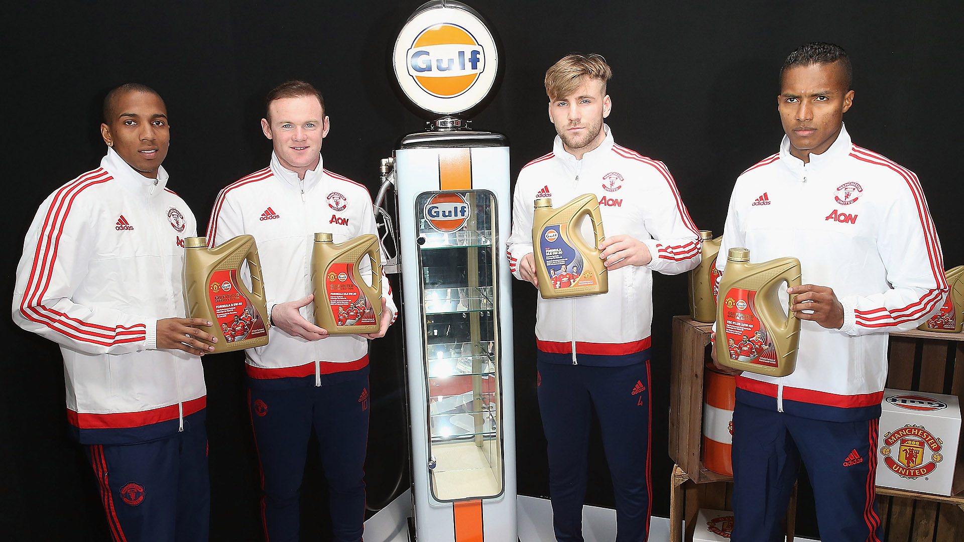 Manchester United promote motor oil