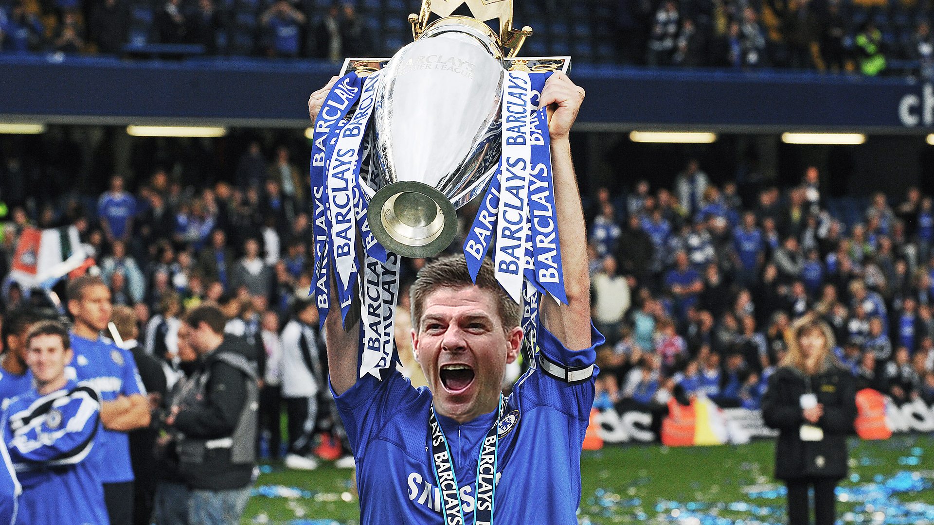 Steven Gerrard lifts Premier League trophy