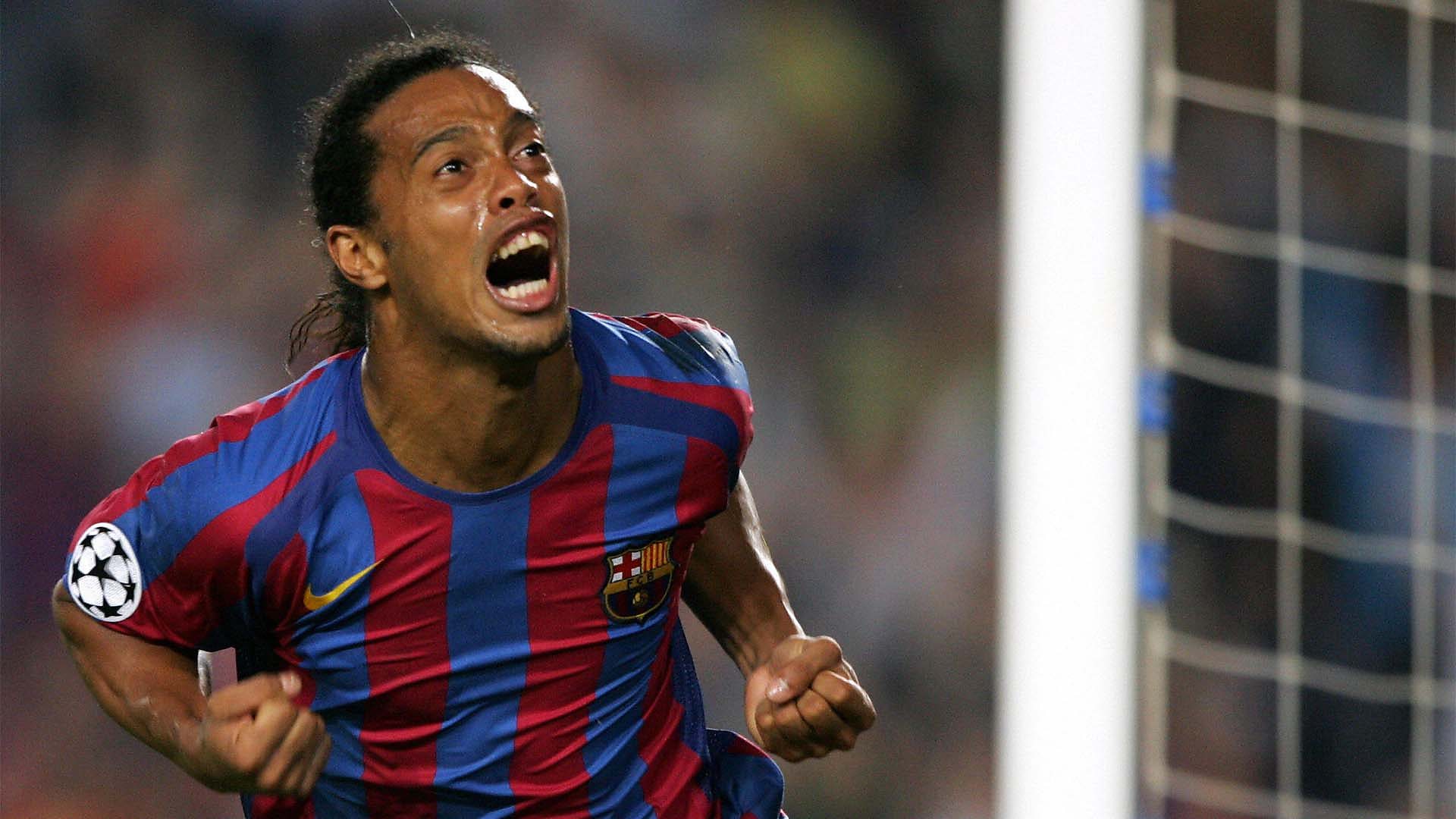 Ronaldinho celebrates