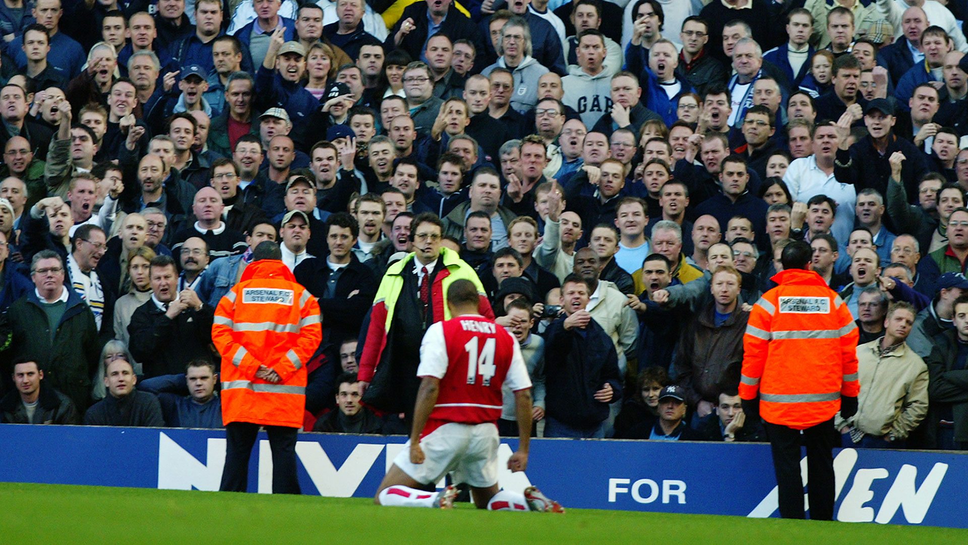 Henry celebrates against Spurs in 2002