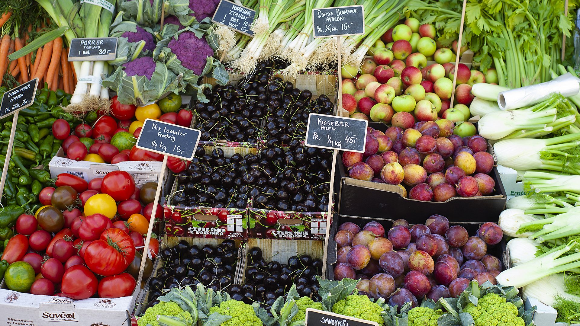 A close-up of colourful vegetables at a market stall (Credit: Getty Images)