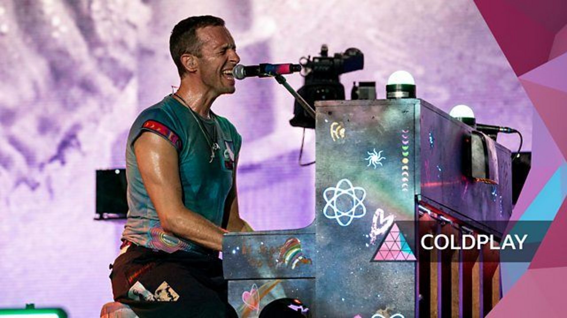 The full set of Coldplay at Glastonbury 2024 - Main Image