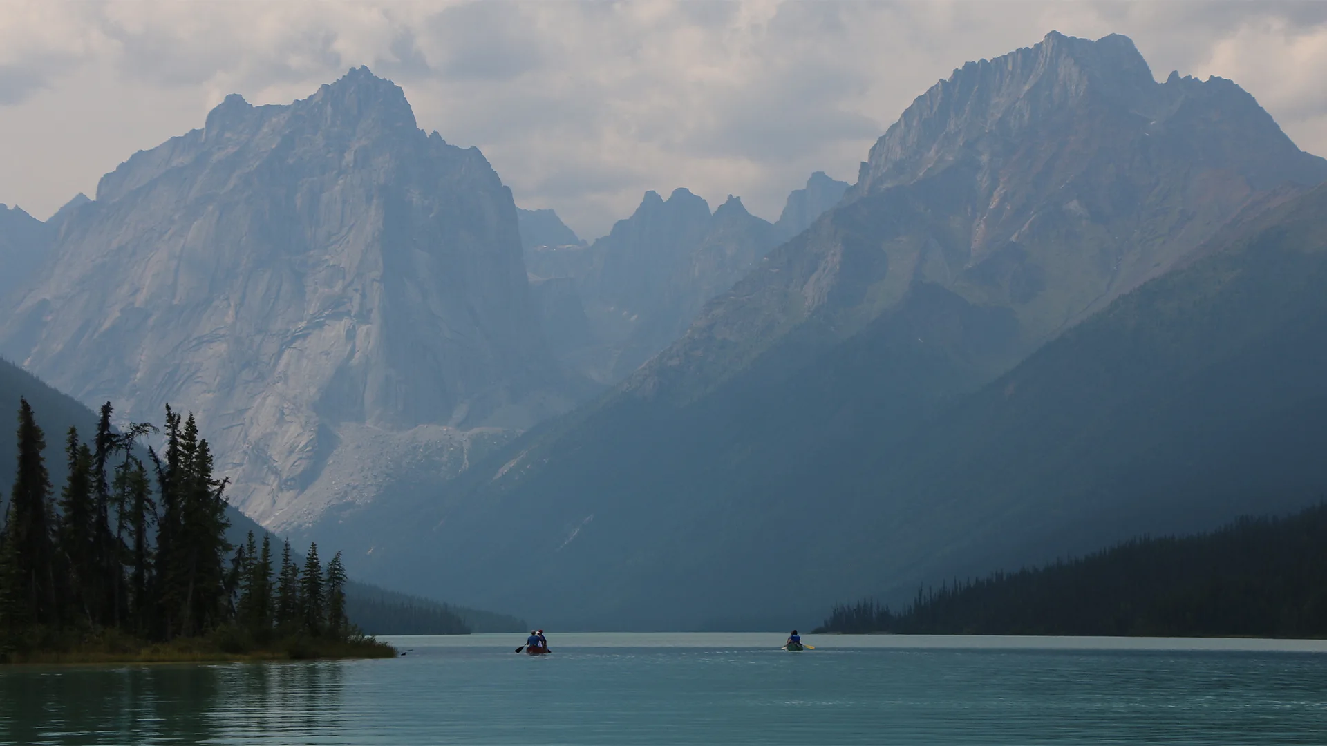 Remando por el espectacular ‘Gran Cañón de Canadá’