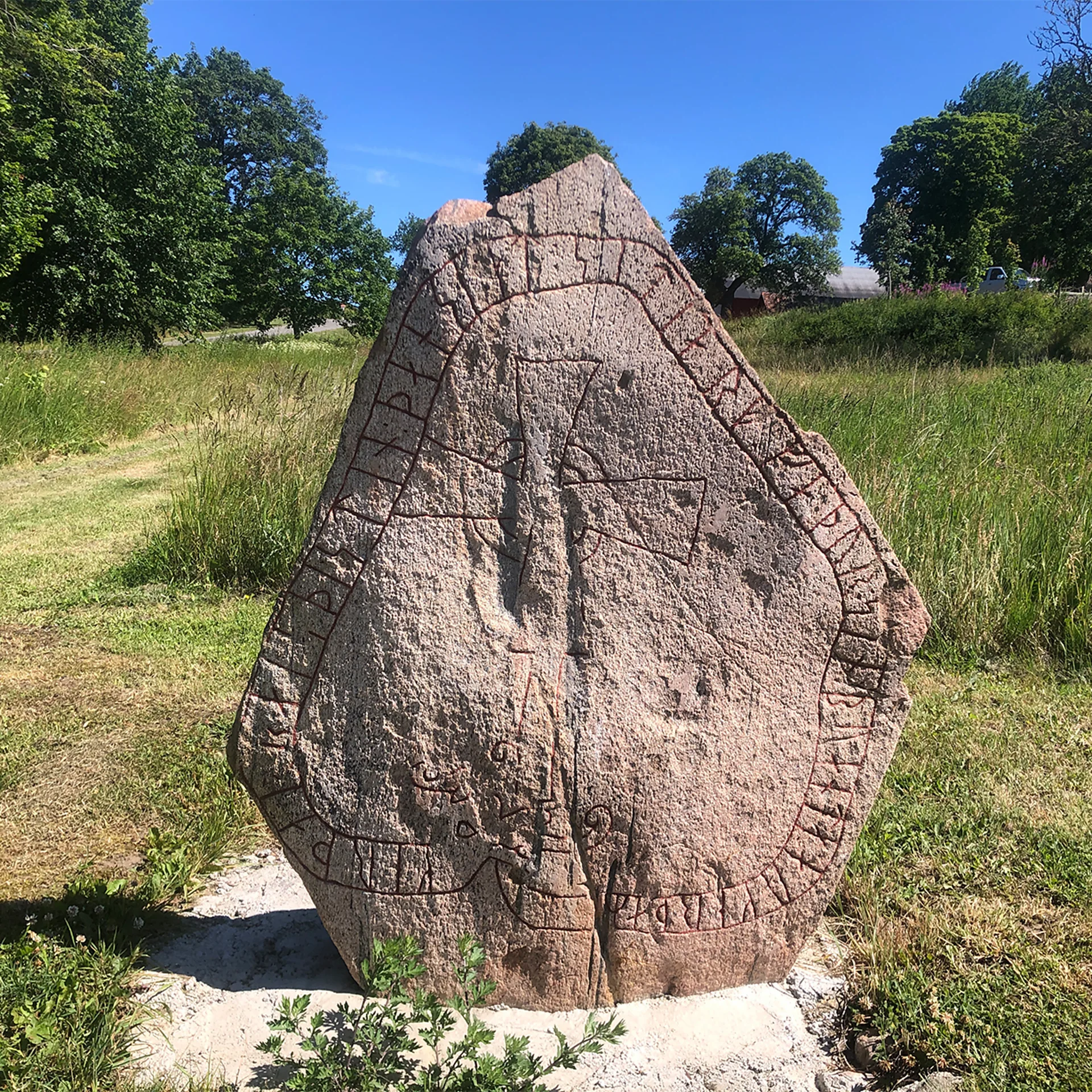 «¿Me amas?»: Los mensajes vikingos desenterrados en las piedras rúnicas de Suecia