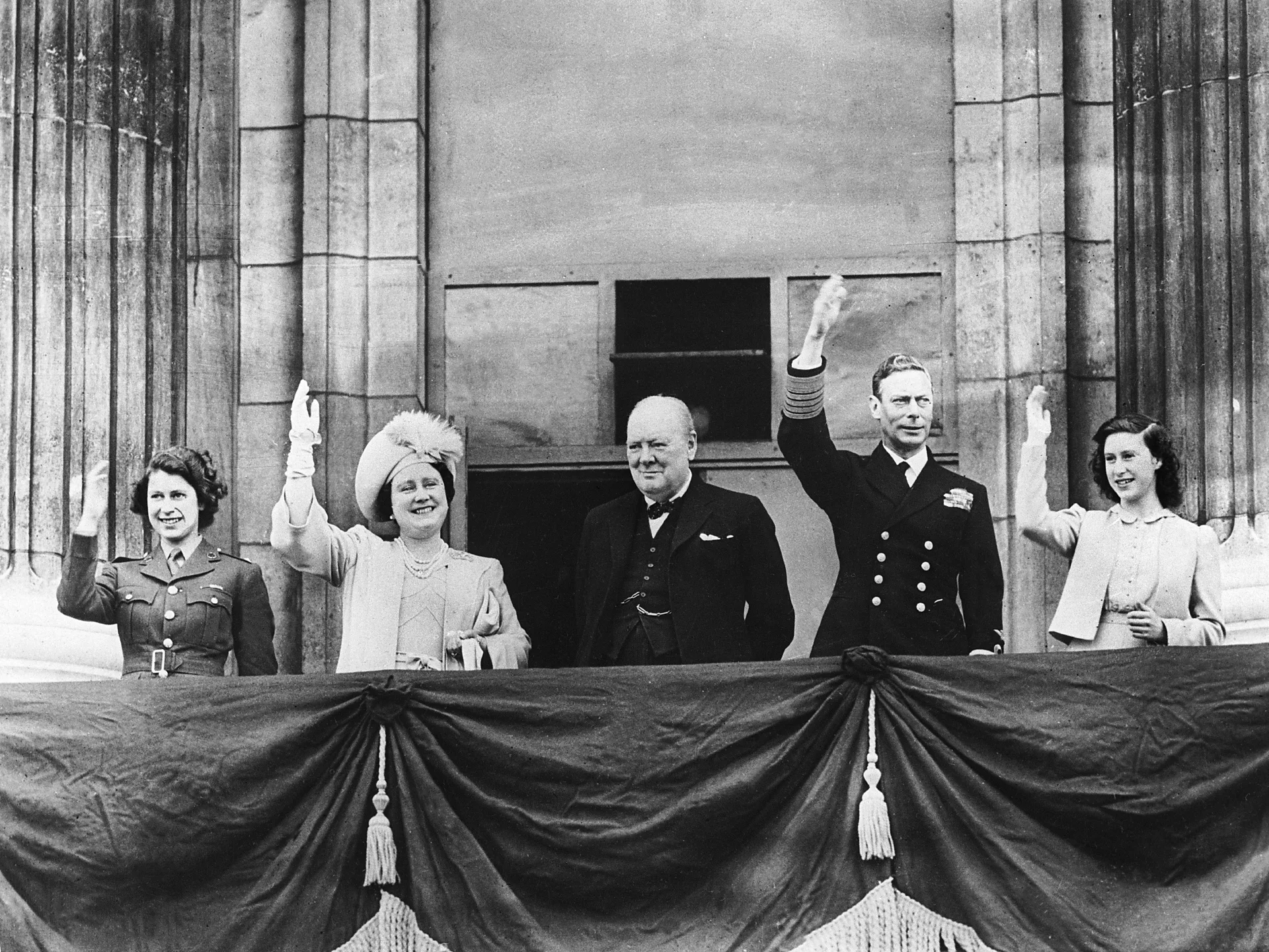 Queen Elizabeth II's Secret VE Day Escapade: A Night of Freedom in the Crowds — image 2