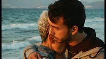 ギリシャ海岸にまた幼児の溺死体