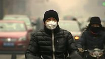 北京の大気汚染「赤色警報」 市民の声