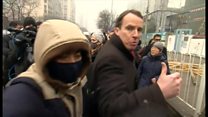 BBC記者、中国警察に強制排除され 人権派弁護士裁判で