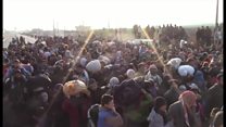 トルコ国境のシリア難民 容赦ない空爆逃れて