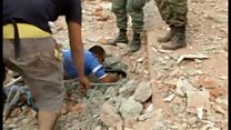 エクアドルで大地震 少なくとも246人が死亡