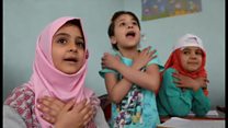 トルコ語でしゃべるシリア難民少年 帰還の見通し立たず