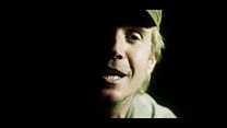 Barod am fwy gan Gymru? Mae Rhys Ifans yn barod.