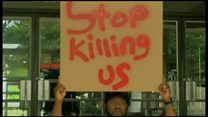 米南部で警察が取り押さえた黒人を射殺 差別と抗議の声