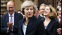 次期英首相のメイ内相 どんな人物なのか