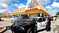 フロリダで銃乱射、2人死亡 10代向けパーティーで