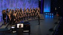Côr Merched dros 20 mewn nifer (28) / Women's Choir with over 20 members (28)