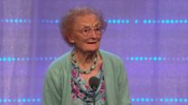 Helena Jones, yn cystadlu ar lwyfan yr Eisteddfod yn 99 oed