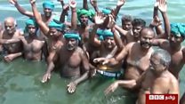 காவிரி நீரில் நின்று விவசாயிகள் போராட்டம்