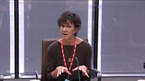 Gwasanaethau Cymraeg llywodraeth wedi 'gwanhau'n syfrdanol'