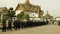 Mourners queue to see Thai King