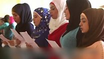 زنان آواره سوری در لبنان تئاتر آنتیگونه را روی صحنه بردند