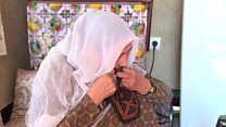 زنان بی سرپرست افغان چگونه زندگی را بدون حمایت میگذرانند؟