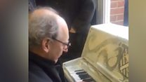 Pianist calms Tube strike crowds