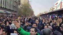 هواداران جنبش سبز در حمایت از موسوی، کروبی و خاتمی شعار دادند