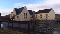 Seann sgoil Èirisgeigh ga h-ath-leasachadh