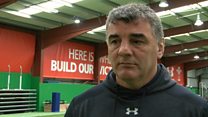 Merched Cymru: Meddyliau'n troi at Loegr