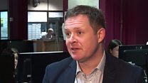Jeremy Miles: Gwahardd athro yn 'warthus'