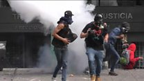 اعتراض ها در ونزوئلا از یک تجمع به ویرانی دفاتر دیوانعالی کشید
