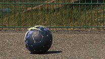 Iarrtas an Ìochdar son pàirce ball-coise