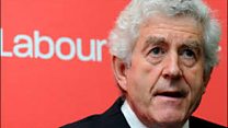 Vaughan Roderick yn cofio Rhodri Morgan