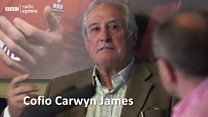 Carwyn James - O flaen ei amser. Galluog.