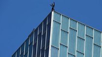 Daredevil scales 360ft without harness
