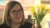 Dr Bethan Roberts yn sôn am amrywiaeth y casgliad o luniau