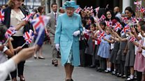 Queen visits WW1 bomb school