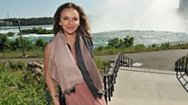 Trapeze artist hangs by teeth over Niagara