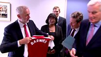 Corbyn presents Barnier with Arsenal shirt